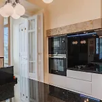 Spacious 4BDR Graça River View by LovelyStay Lisboa