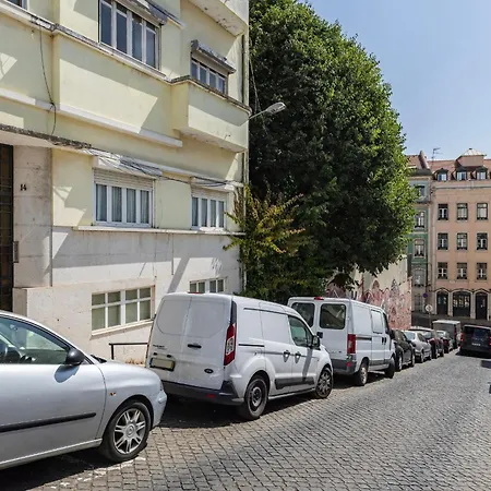 Spacious 4BDR Graça River View by LovelyStay