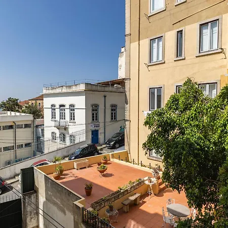 Spacious 4BDR Graça River View by LovelyStay *