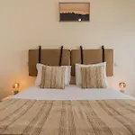 Whome Spacious Modern In Gracas Historic Quarter Lisboa