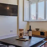 Whome Spacious Modern In Gracas Historic Quarter Lisboa