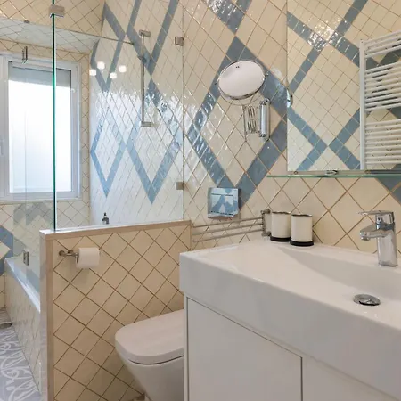 Апартаменты Whome Spacious Modern In Gracas Historic Quarter Лиссабон