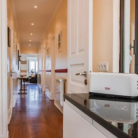 Whome Spacious Modern In Gracas Historic Quarter * Lisbona