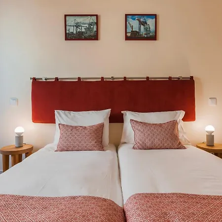 Whome Spacious Modern In Gracas Historic Quarter Лиссабон