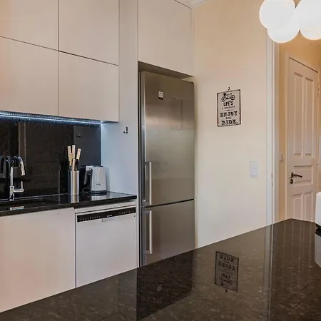 Whome Spacious Modern In Gracas Historic Quarter Lissabon
