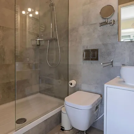 Whome Spacious Modern In Gracas Historic Quarter Lissabon