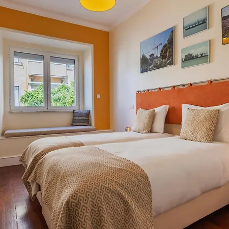 Whome Spacious Modern In Gracas Historic Quarter * Lissabon