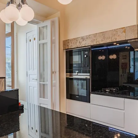 Spacious 4bdr Graca River View By Lovelystay Lissabon