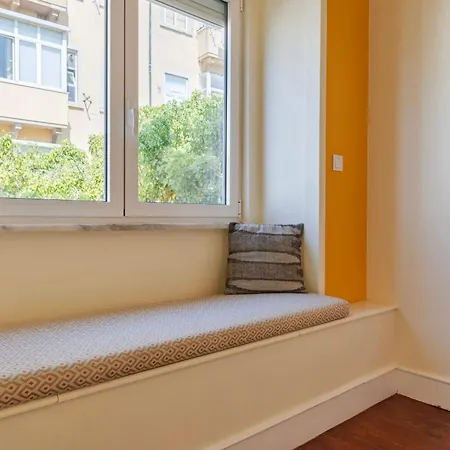 Whome Spacious Modern In Gracas Historic Quarter * Lissabon