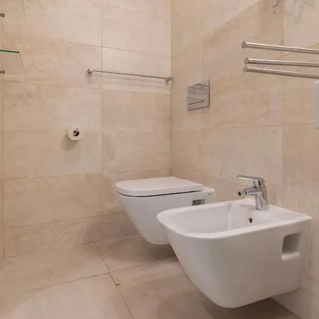 Spacious 4bdr Graca River View By Lovelystay