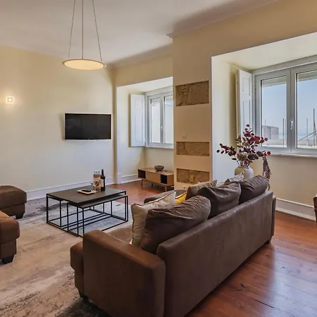 Daire Spacious 4bdr Graca River View By Lovelystay