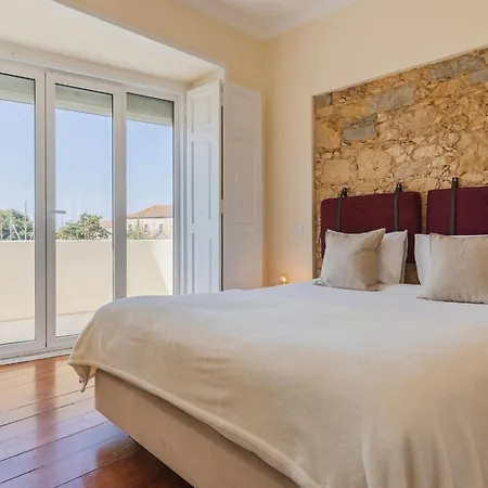 Daire Spacious 4bdr Graca River View By Lovelystay