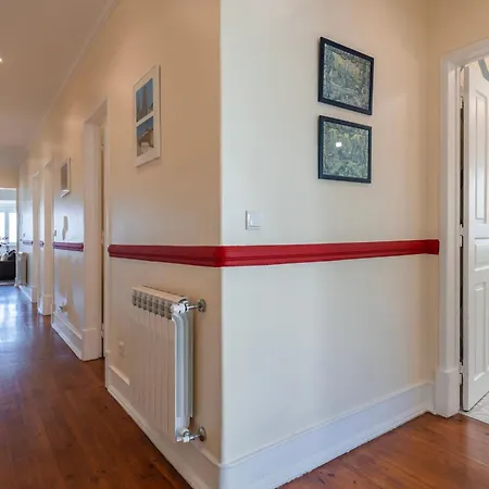 Daire Spacious 4bdr Graca River View By Lovelystay *